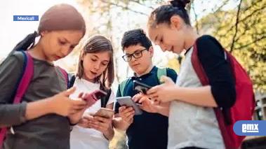 EMX-Uso-de-celulares-debe-responsabilizar-a-padres-de-familia-y-alumnos:-Montserrat-Murillo