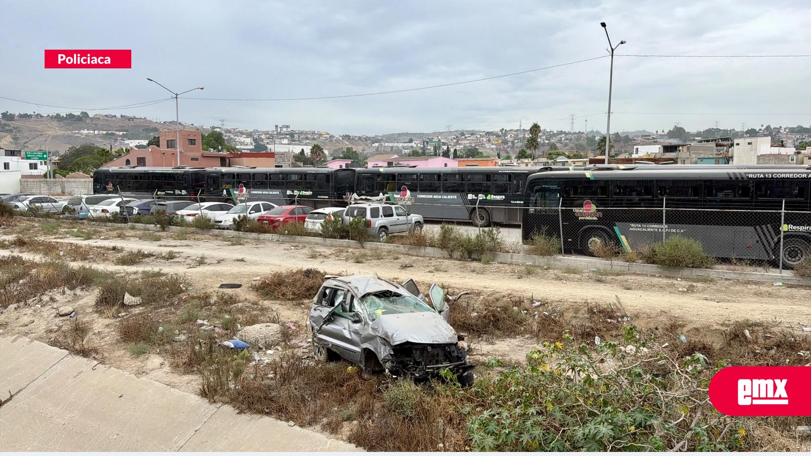 EMX-Joven-resulta-ileso-tras-aparatoso-accidente-en-Vía-Rápida-Poniente