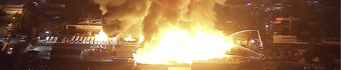 EMX-Incendio consume zona industrial en el condado de Los Ángeles